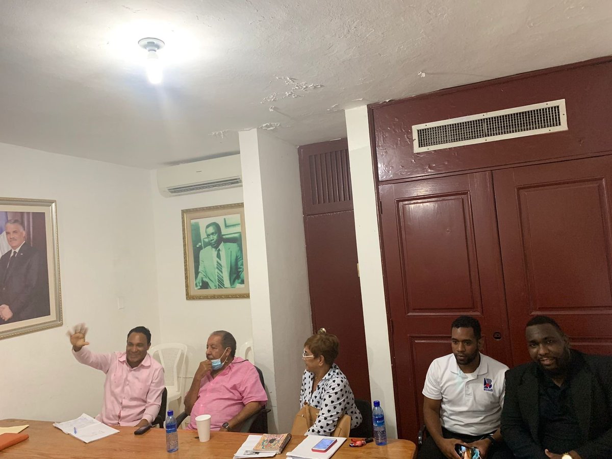 DistritoPrd's tweet photo. Hoy iniciamos los trabajos de la Juventud  del PRD  en el comité del DN , cómo  Presidente  de la JRD  en nuestra Circunscripción, la misma estuvo presente el Pdte de la Circunscripción #2 Juan jose mendoza nuestro Pdte del DN Don fello subervi, octavia Medina Pdta ejecutiva. https://t.co/PdquUFhd5l