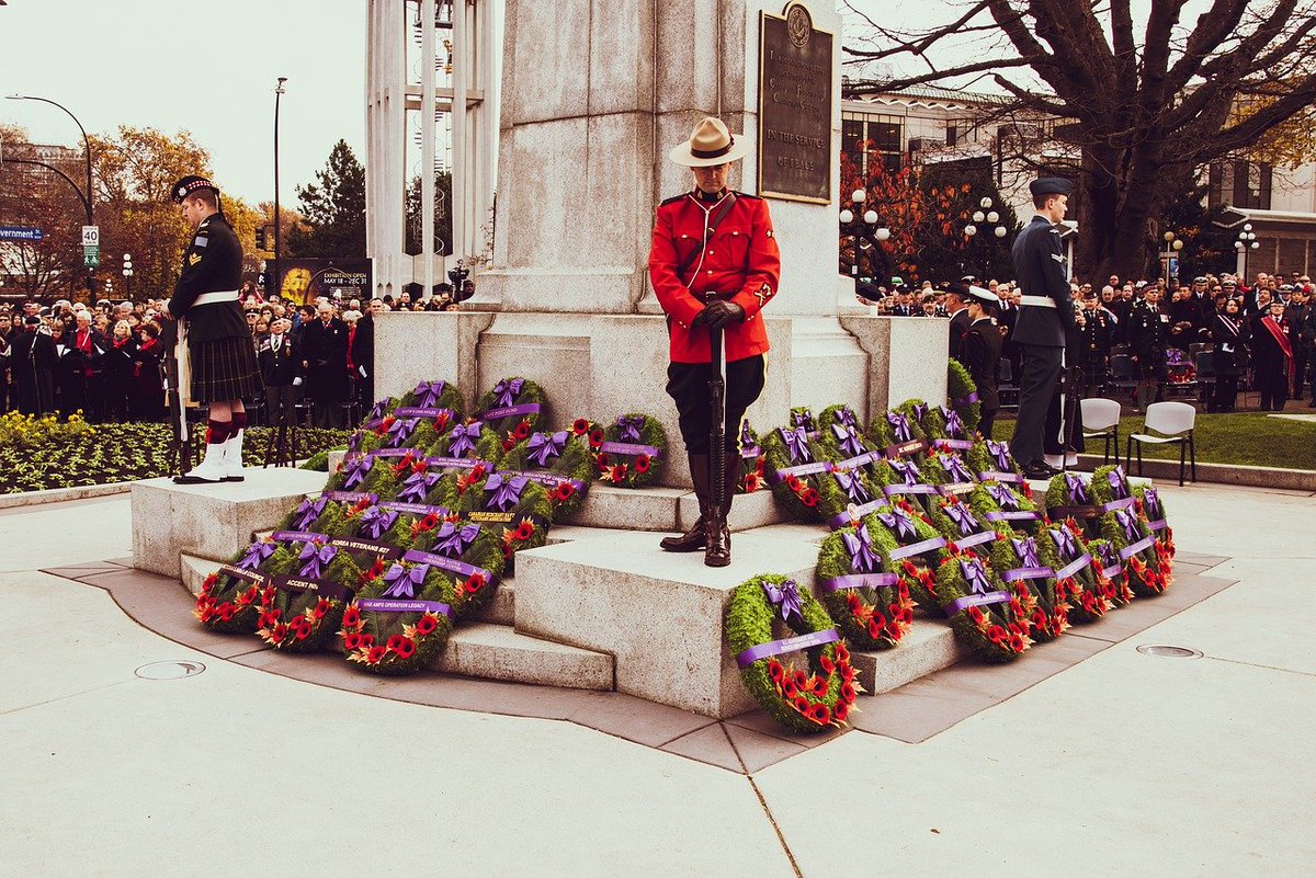 cucuc_ca's tweet photo. Lest We Forget. Вічная ��ам’ять. https://t.co/dzPbIQTQRc