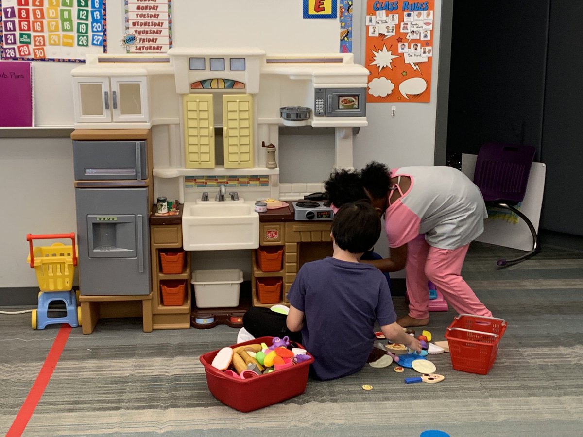 larrys_class's tweet photo. Thank you Mrs.Mackey for the Kitchen set and food! Our students are communicating, collaborating, and learning skills for the future! #LikeaFox https://t.co/h4KYQsXBOf