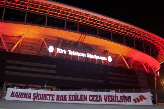 KADINA ŞİDDETE SESSİZ KALMA!  YETER ARTIK! Kalbimiz acıyor, canımız yanıyor!

Bu vahşeti yaşatan caniler için tek çözüm; İDAM! 
#BasakCengiz

#ultrAslan