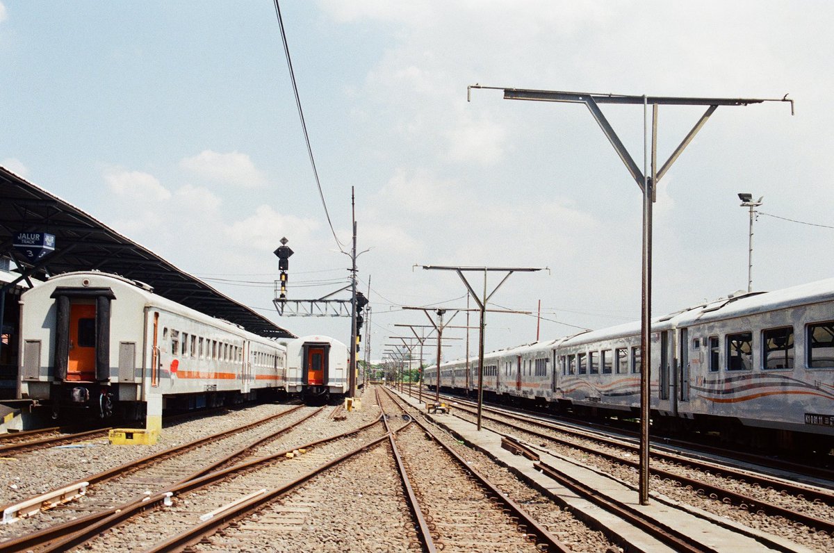 sipalingBW's tweet photo. Kangen foto² di stasiun lagi
#ninoco400 on #nikonfm2 https://t.co/zMDnwRwumU