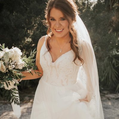litsadawkins's tweet photo. #NewProfiIePic because wedding pictures are here 💃🏻 https://t.co/UHIdKgVmm9