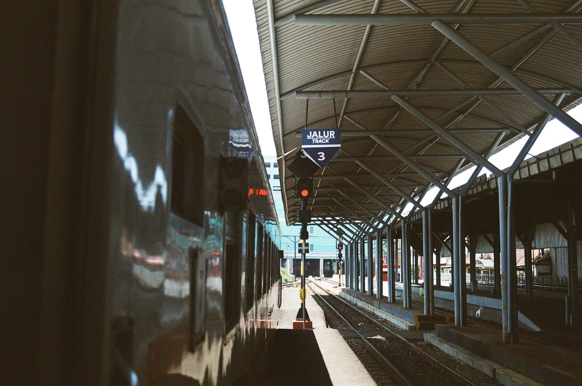 sipalingBW's tweet photo. Kangen foto² di stasiun lagi
#ninoco400 on #nikonfm2 https://t.co/zMDnwRwumU