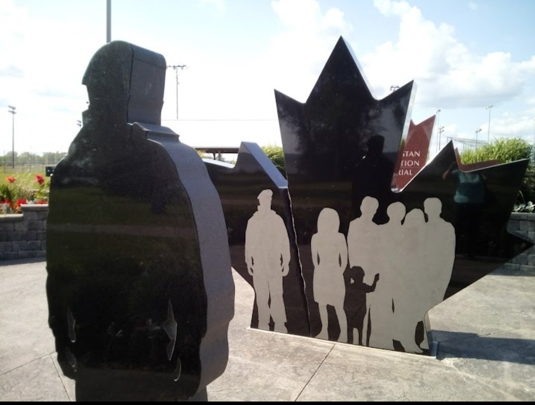 MommaD_x4's tweet photo. #HowIRemember
158 souls repatriated in my home town. The route going from the base to the 401 was always lined with people in red, & many bridges over the "Highway of Heroes", between Trenton & Toronto, would be filled with more.
#RemembranceDay https://t.co/LB3ZtXpJpA