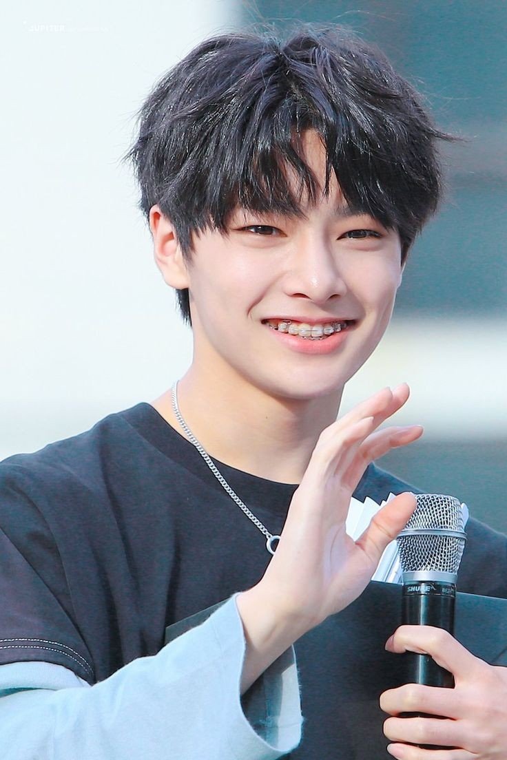 StrayKidsBrasil's tweet image. Usando a desculpa das tags de votação para colocar o I.N de aparelho na tml de vocês 🥺
#MAMAVOTE #straykids @Stray_Kids