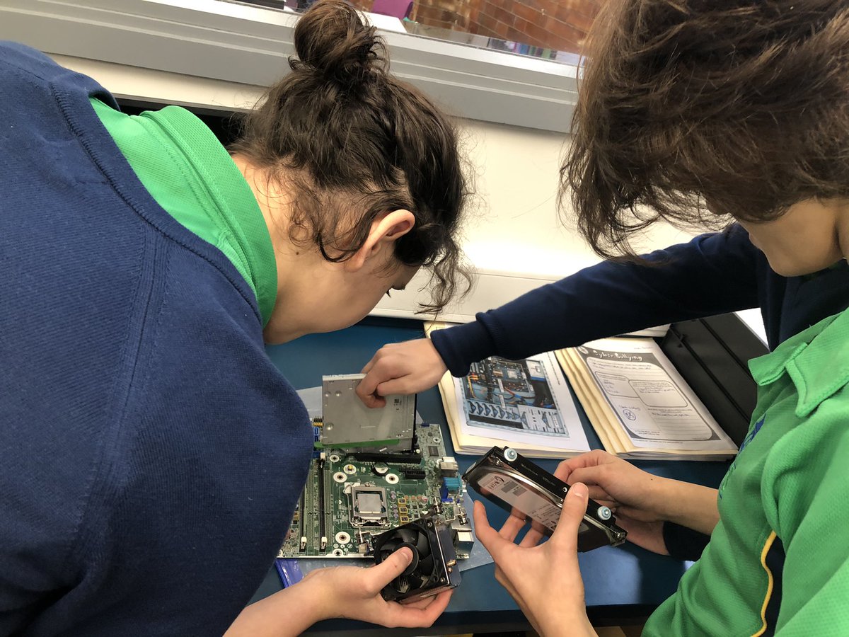 MaidaValeComp's tweet photo. Our year 9 were so excited to look at how a computer looks inside!  And tried to put some parts back into place. #hardware #MVS #MVScomputerscience https://t.co/VS7yvErsZV
