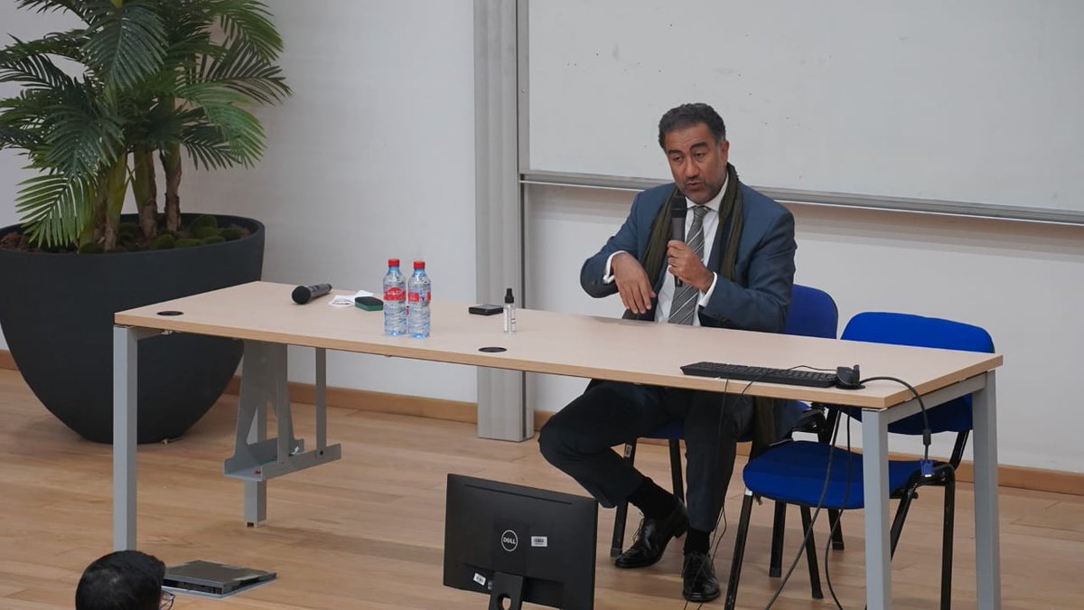 RI_EMAS_'s tweet photo. Retour en Images sur la conférence animée par Son Excellence Monsieur Fathallah Sijilmassi autour du « Positionnement du #Maroc comme #Hub #Régional ».
Un moment de partage et d'échange fructueux marqué par la participation des futurs lauréats de l’@EuromedFes_BS. https://t.co/7Wpj5D12iN