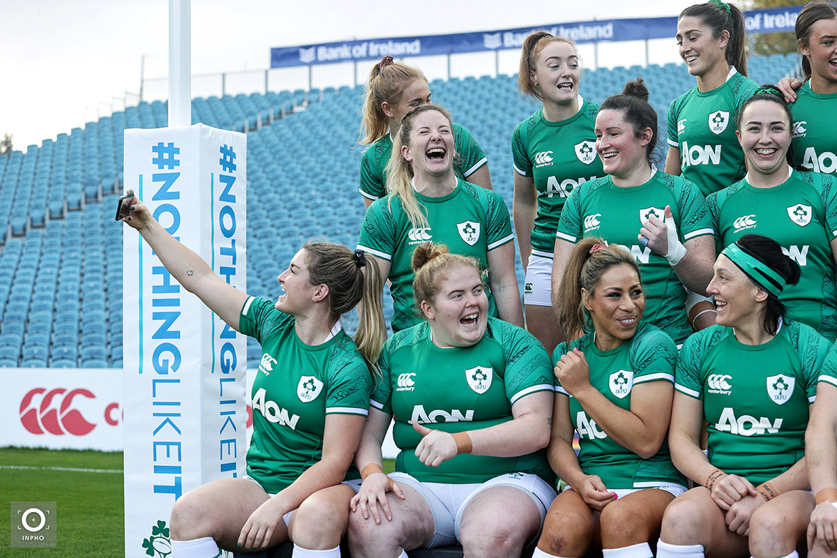 Inpho Photography (@inphosports) on Twitter photo Fair to say <a href="/LaszloGeczo/">LaszloGeczo</a> has never taken a team shot quite like this before as <a href="/lilypeat11/">Lindsay Peat (she/her)</a> breaks out the handstand at the <a href="/IrishRugby/">Irish Rugby</a> women's captain's run this afternoon! Fair to say <a href="/LaszloGeczo/">LaszloGeczo</a> has never taken a team shot quite like this before as <a href="/lilypeat11/">Lindsay Peat (she/her)</a> breaks out the handstand at the <a href="/IrishRugby/">Irish Rugby</a> women's captain's run this afternoon!