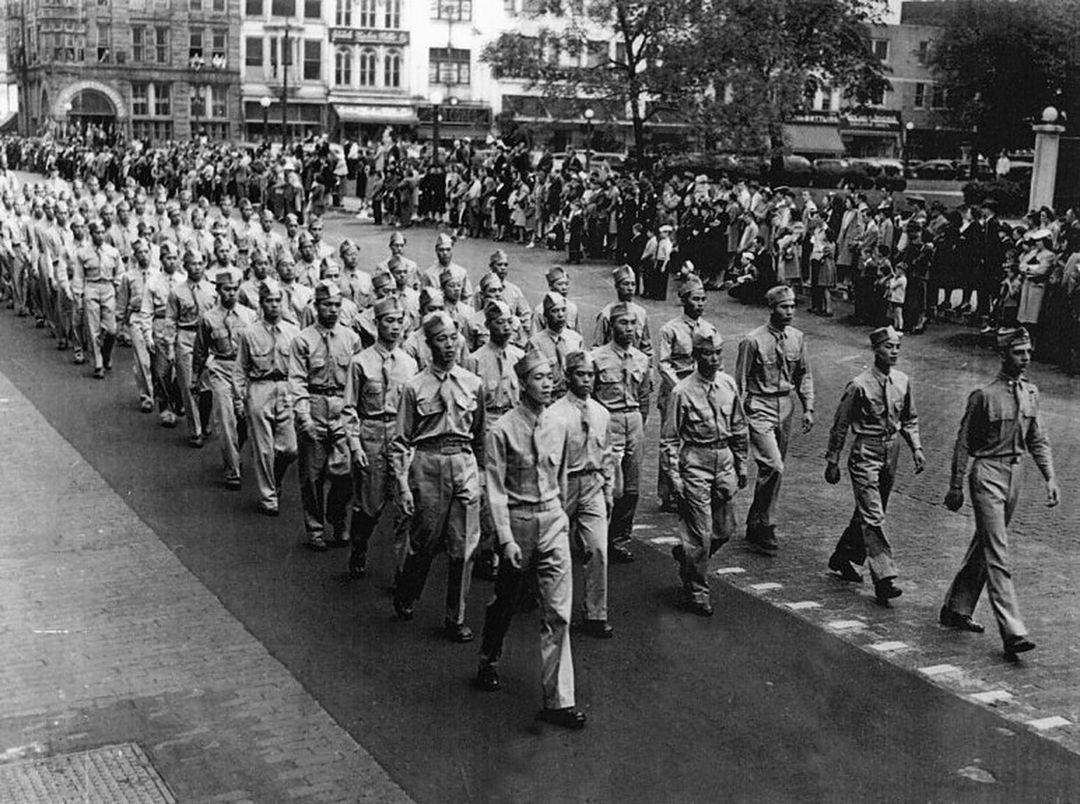 camwashdc's tweet photo. Thank you, Veterans, for your service.
Pictured is the 14th Air Service Group, Memorial Day 1943, Dayton, Ohio (National Archives).
https://t.co/1mVfHePdz2
#camdc #Veteransday #museums #chineseamerican #thankyouforyourservice https://t.co/8jSzYl3kpR