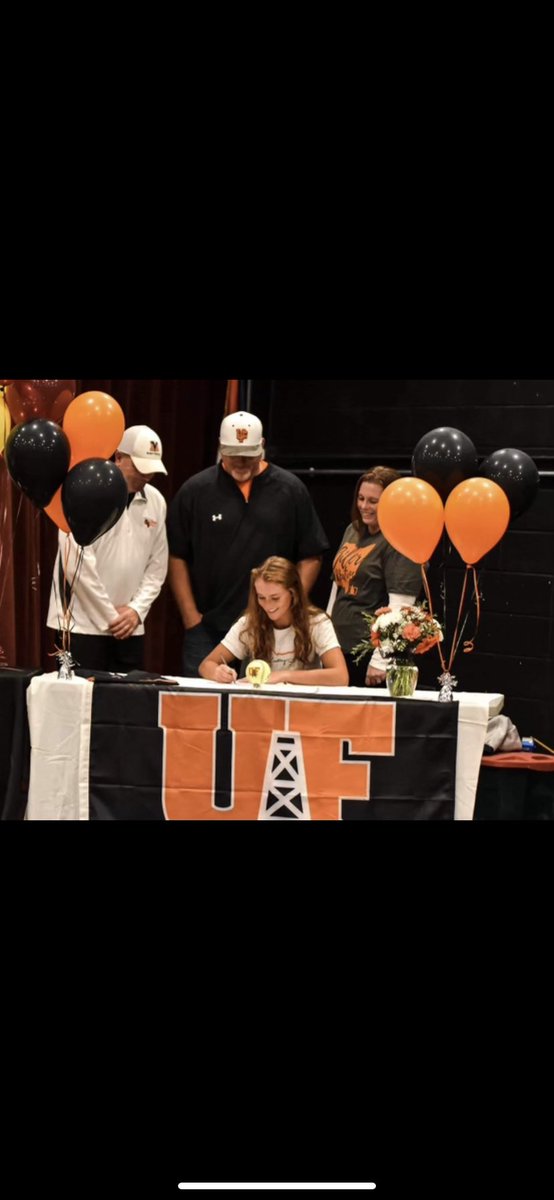 rhyli_pope's tweet photo. officially an oiler!!! so excited for the next 4!! #oilernation🖤🧡🤍 @UFOilerSoftball https://t.co/MRjaZZEaaZ