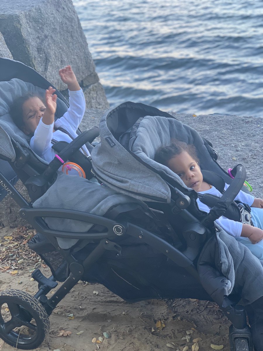 phinisiapierre's tweet photo. #twinmom https://t.co/9GG6LyOEVz