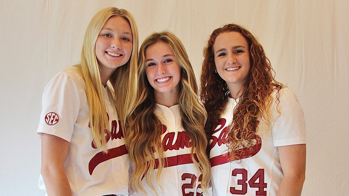 AlabamaSB's tweet photo. Congrats to our three signees! We can't wait to see you at Rhoads Stadium in crimson and white!
Get all the details about this year's signing class at the link⤵️
🔗:https://t.co/dY4nWAGcQE
#NextWave #RollTide https://t.co/7bgoKJ1FDb