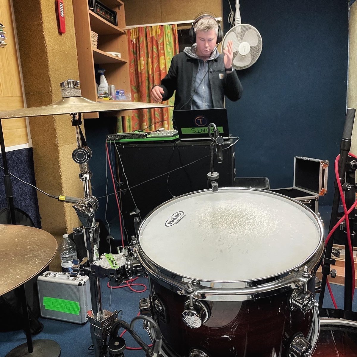 tauntsband's tweet photo. Two clowns trying to record drums 🤡 Results pending….

Shout out to @matt_davy for loaning us his mics 🙏🏻

 #taunts #band #tauntsband #liveformusic #wecametoplay #wearefamily https://t.co/Ms4iHW41zS