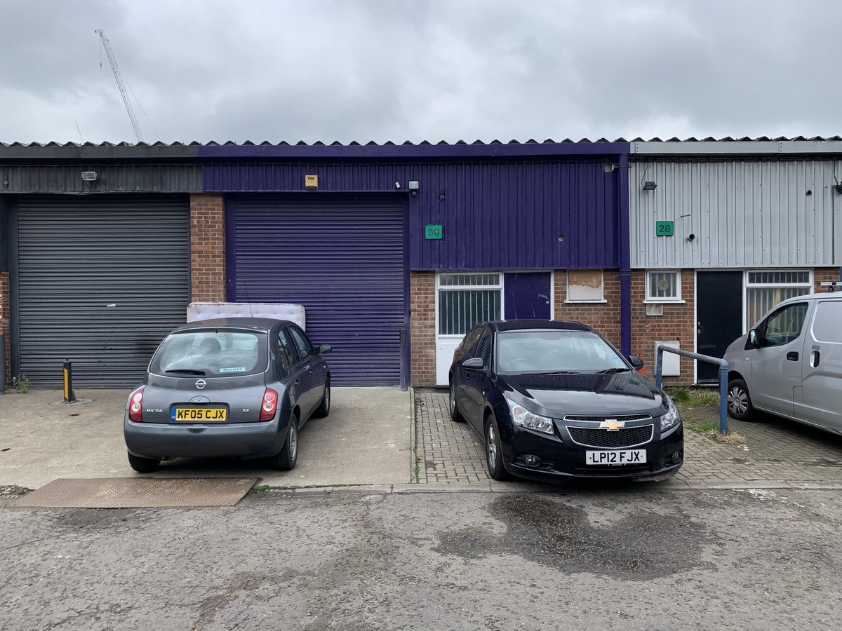We are currently marketing these well located warehouse / industrial units in the Wimbledon area 1,157 - 1,175 sq ft.

>Fully refurbished units 
>4.0m minimum eaves height
>Full height roller shutter door etc

grantmillswood.com/find-a-propert…

Contact David Theobald on 07974231352