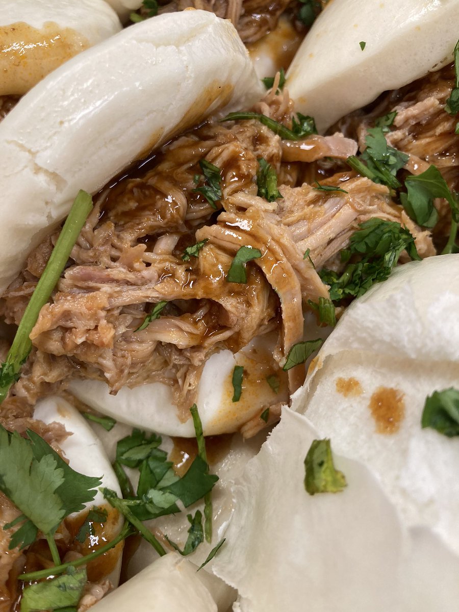 ChefRobWilliams's tweet image. Pulled pork/ Jack Fruit Boa Buns and a fab salad bar. @RydalPenrhos @Traceykeane123 @HolroydHowe