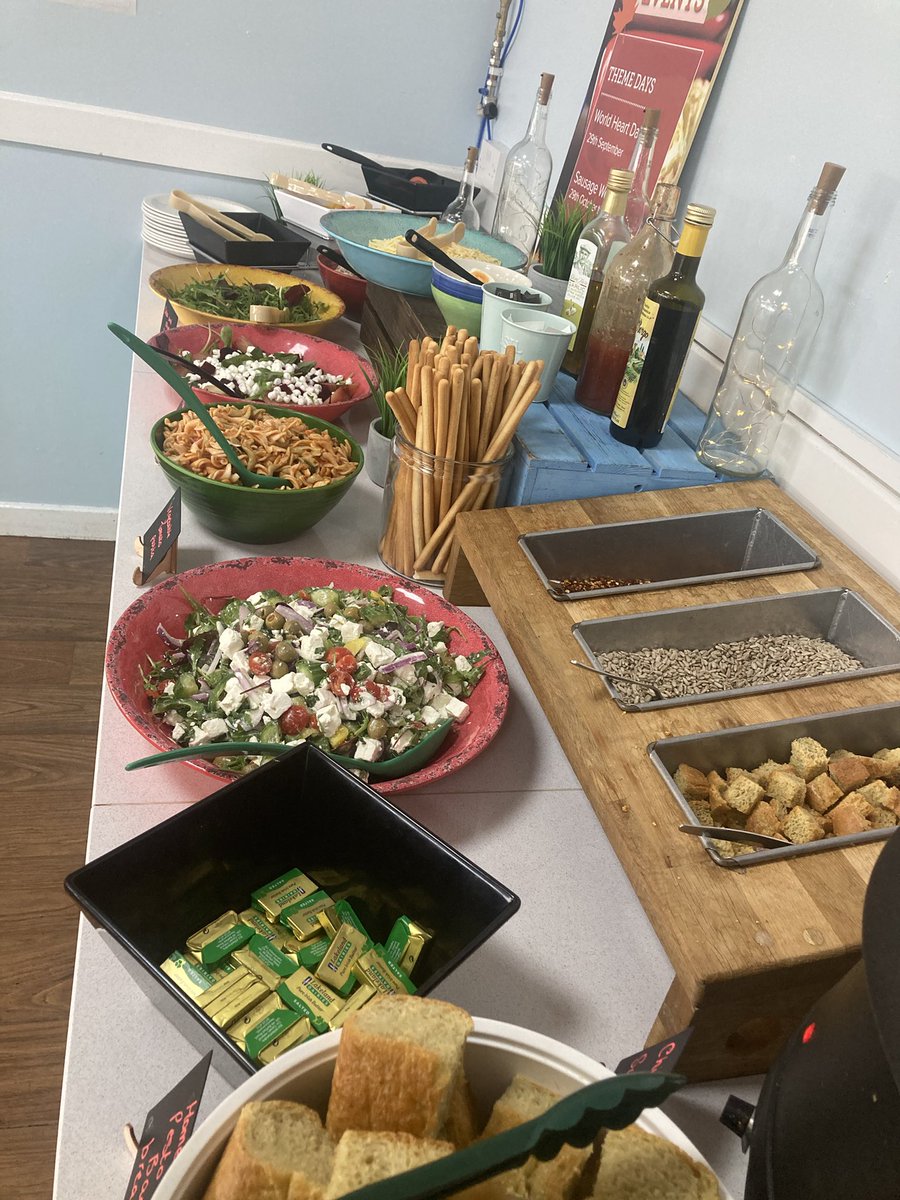 ChefRobWilliams's tweet image. Pulled pork/ Jack Fruit Boa Buns and a fab salad bar. @RydalPenrhos @Traceykeane123 @HolroydHowe