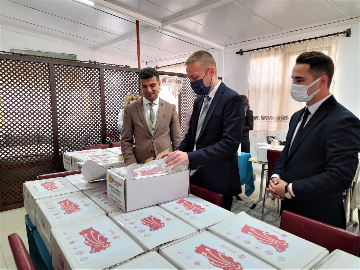 MilasMEm's tweet photo. Bu yıl dördüncüsü düzenlenen ´Hediyem 81 ilin 81 öğretmenine´ adlı proje kapsamında hazırlanan koliler, 24 Kasım Öğretmenler Gününde öğretmenlere ulaşmak üzere gönderildi.
https://t.co/4EqulS5vpH
@isabal80 @mugla_mem @TCMilasKaymakam @milastarim https://t.co/bClC3VunZC