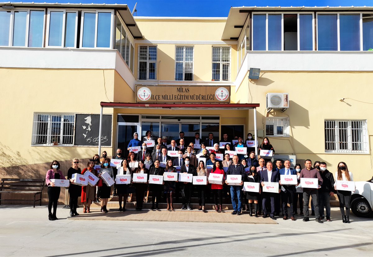 MilasMEm's tweet photo. Bu yıl dördüncüsü düzenlenen ´Hediyem 81 ilin 81 öğretmenine´ adlı proje kapsamında hazırlanan koliler, 24 Kasım Öğretmenler Gününde öğretmenlere ulaşmak üzere gönderildi.
https://t.co/4EqulS5vpH
@isabal80 @mugla_mem @TCMilasKaymakam @milastarim https://t.co/bClC3VunZC