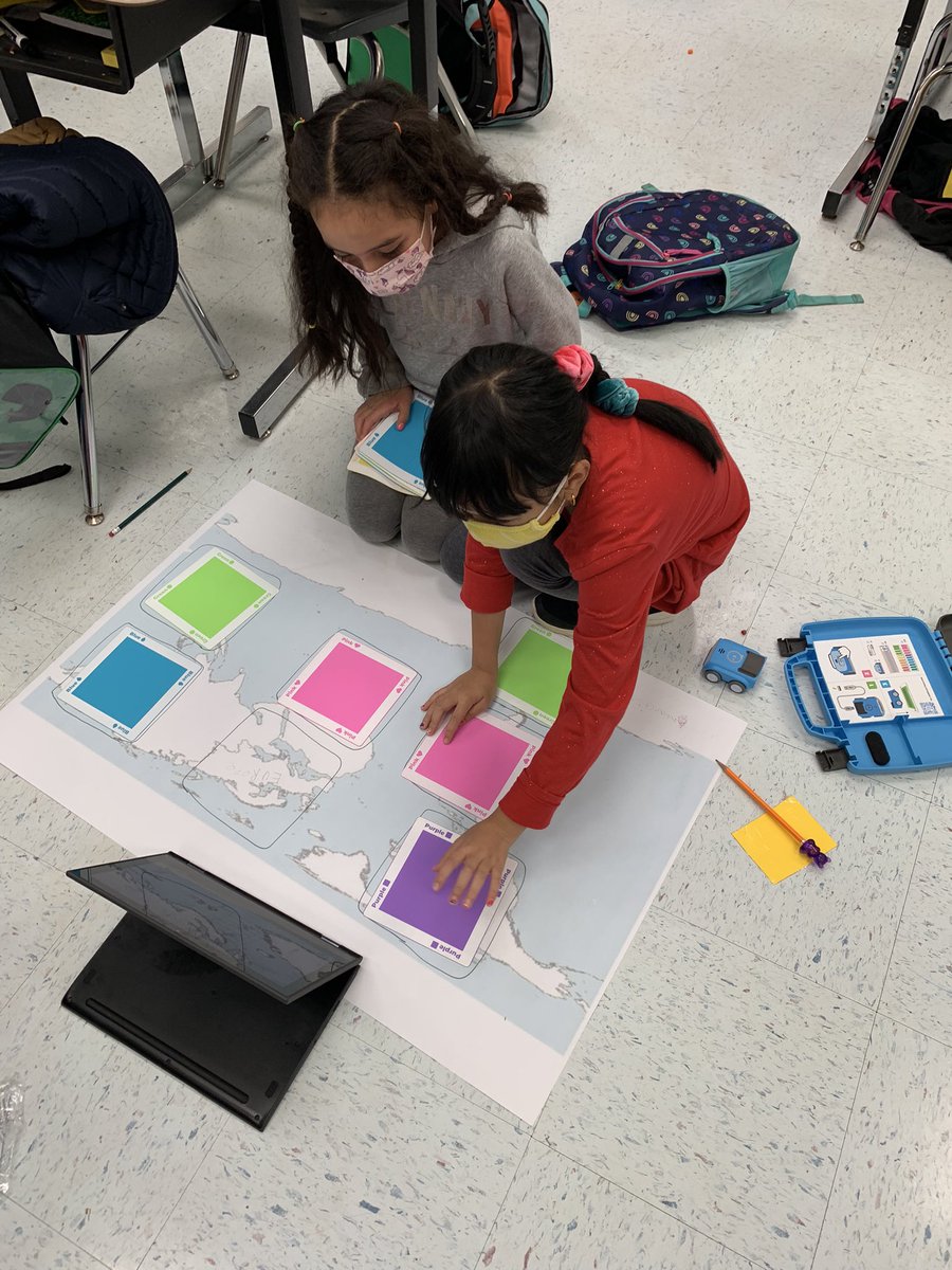 mszhangsclass's tweet photo. Helping @SpheroEdu indi travel around the world to each continent @SugarlandES @Dr_Mihalik @SUG_STEAM https://t.co/sj2dDUOVLn