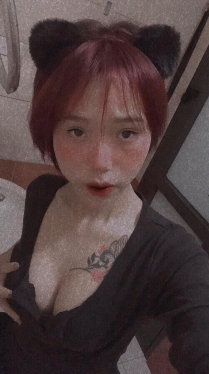 FeiyueQ's tweet photo. 只能在卫生间偷偷自拍一下
#母狗 https://t.co/1wxlo6AhnN