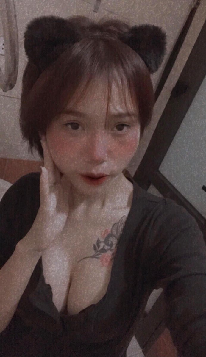 FeiyueQ's tweet photo. 只能在卫生间偷偷自拍一下
#母狗 https://t.co/1wxlo6AhnN