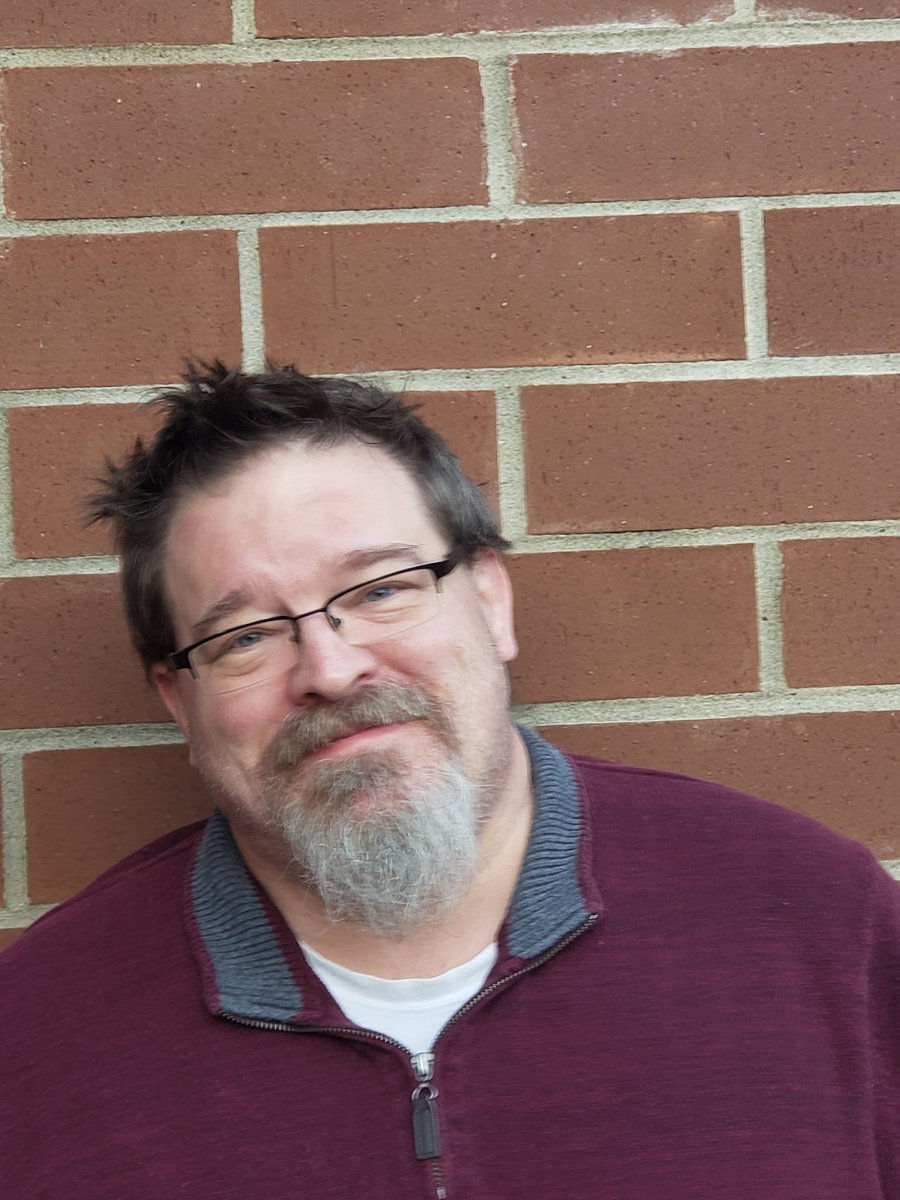 Mr. Clay Morgan, a Veteran, is The OMS Chronicle's Teacher of the Month. Find out more about our amazing 6th Grade ELA teacher in our second issue. flipsnack.com/theomschronicl…
omschronicle.blogspot.com/2021/11/the-om…