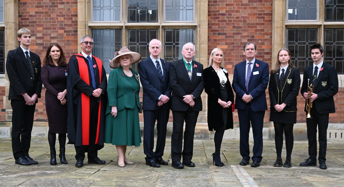 Earlier today, Stockport Grammar School marked #RemembranceDay with a number of services across the school.

A number of Old Stopfordians were amongst the eighty plus guests that attended the service in the Main Hall.

stockportgrammar.co.uk/news-and-event…

#RemembranceDay2021