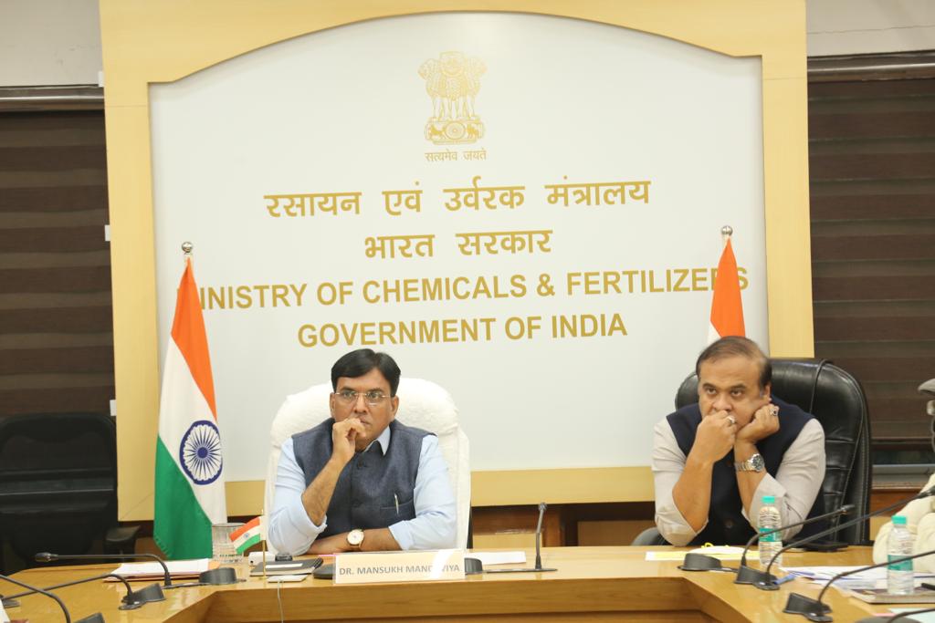 bvfclnamrup's tweet photo. A presentation on Namrup IV given by CMD Sh SP Mohanty'ji in presence of Hon'ble Union Minister of Health&amp;Family welfare: Chemicals &amp; Fertilizers Dr Mansukh Mandaviya &amp;  CM of Assam Dr HimantaBiswa Sharma. @fertmin_india @mansukhmandviya @himantabiswa @bhagwantkhuba @SIBAMOHANTY1 https://t.co/aMAcgRdGy9