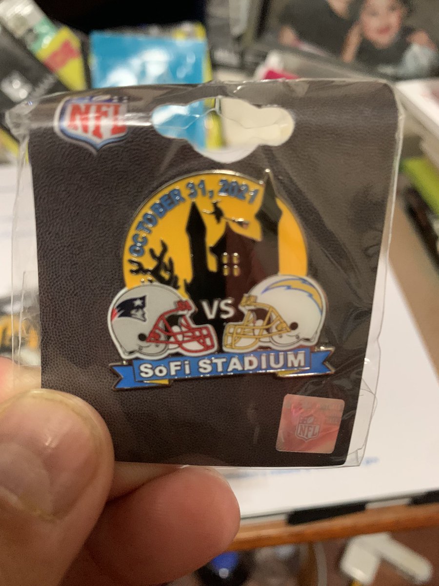 MrDaveSped's tweet photo. It's pin giveaway time! Due to the new job, I've been delayed in posting the contest. Sorry! Anyway, I have three of these pins to give out. RT the tweet to enter. Winners announced on Saturday. Good luck #BoltUp https://t.co/QJmxYvGYRV