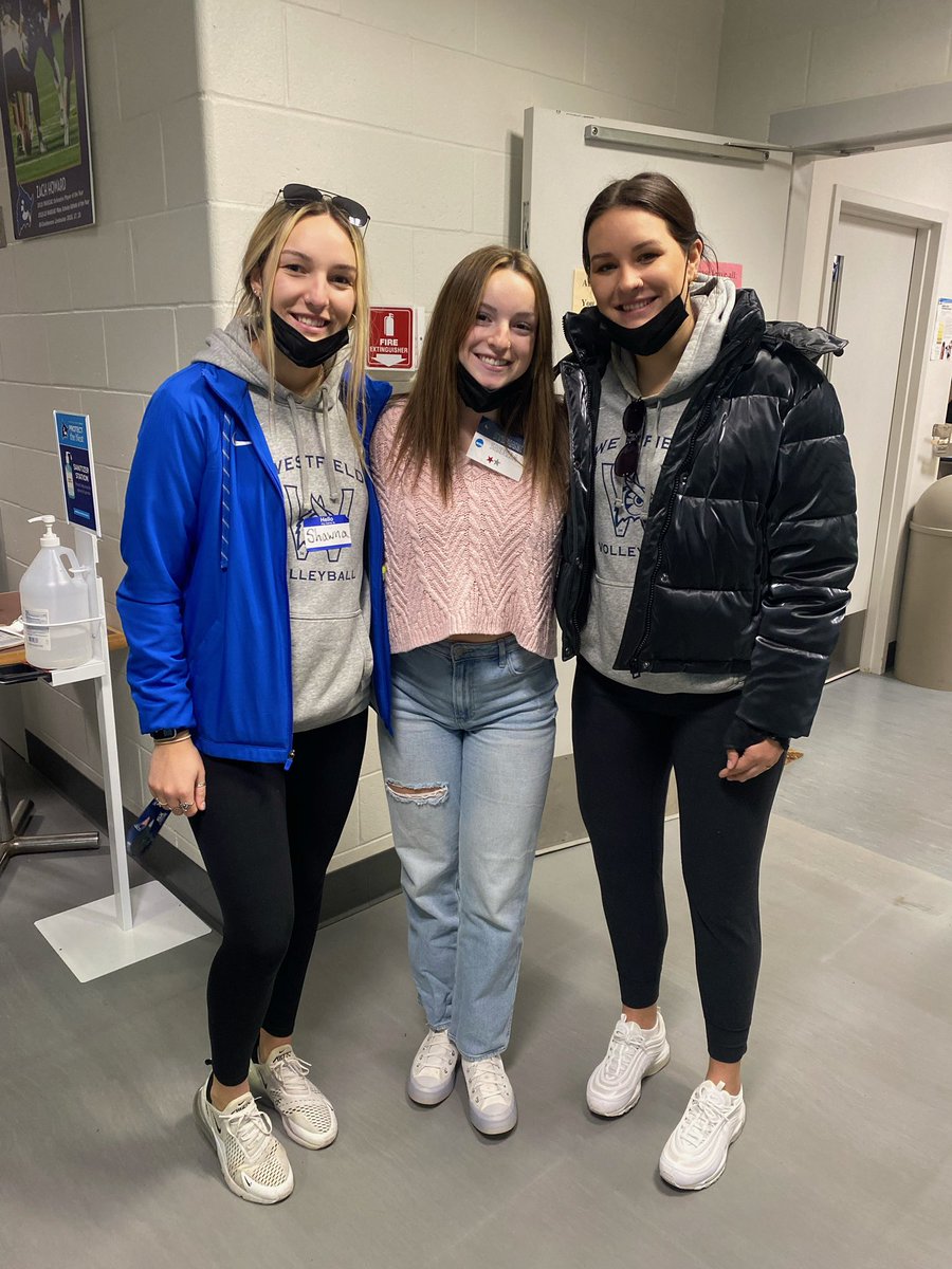 BMHSCoachA's tweet photo. Alumni of @BMHS_Volleyball - Ashley and Shawna, giving current player, Steph, a tour at Westfield! 💚🤍💙#indiansnow #indiansforever https://t.co/eop6O2nNm7