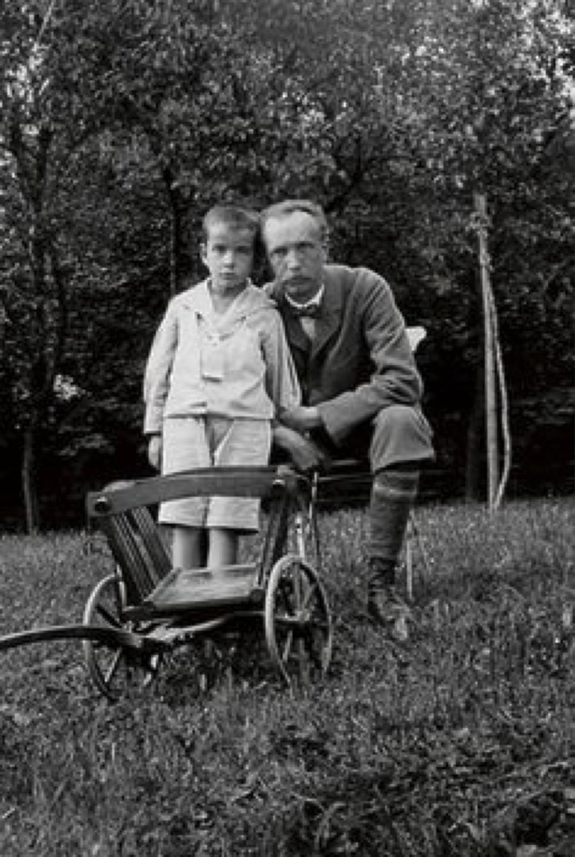 NormalComposers's tweet photo. Richard Strauss having a miserable time playing with his son. https://t.co/3lK56EZl2E