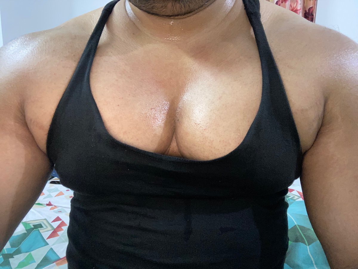 Need a dick in my moob cleavagepic.twitter.com/fmIhlixLTu. 