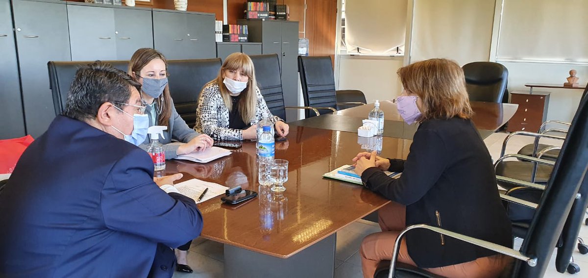 F_delosRios's tweet photo. Luego de realizado el Primer Encuentro de Experiencias de Investigación y Pedagógicas, nos reunimos con @MarianaLandau, Investigadora de @infodARG quien puso en valor la presentación de 31 proyectos y destacó la permanente capacitación de los sanjuaninos. 
https://t.co/FFLFmPmhkL https://t.co/AtJAw6UE5t