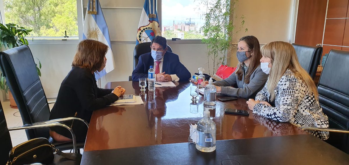 F_delosRios's tweet photo. Luego de realizado el Primer Encuentro de Experiencias de Investigación y Pedagógicas, nos reunimos con @MarianaLandau, Investigadora de @infodARG quien puso en valor la presentación de 31 proyectos y destacó la permanente capacitación de los sanjuaninos. 
https://t.co/FFLFmPmhkL https://t.co/AtJAw6UE5t