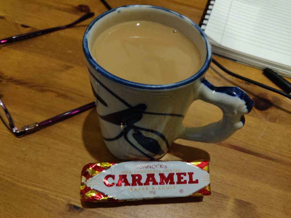 MerrynGlover's tweet photo. That time of day... @TunnockOfficial @Tunnocks #authorlife #NutritionNovember https://t.co/hCpg0fPJyl