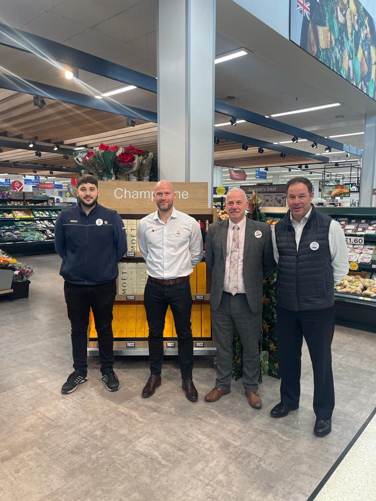 Very proud that my husband and son got to have a picture with Ken Murphy and Steven Blair in Kensington.<a href="/adeyc36/">Adrian Connell</a>