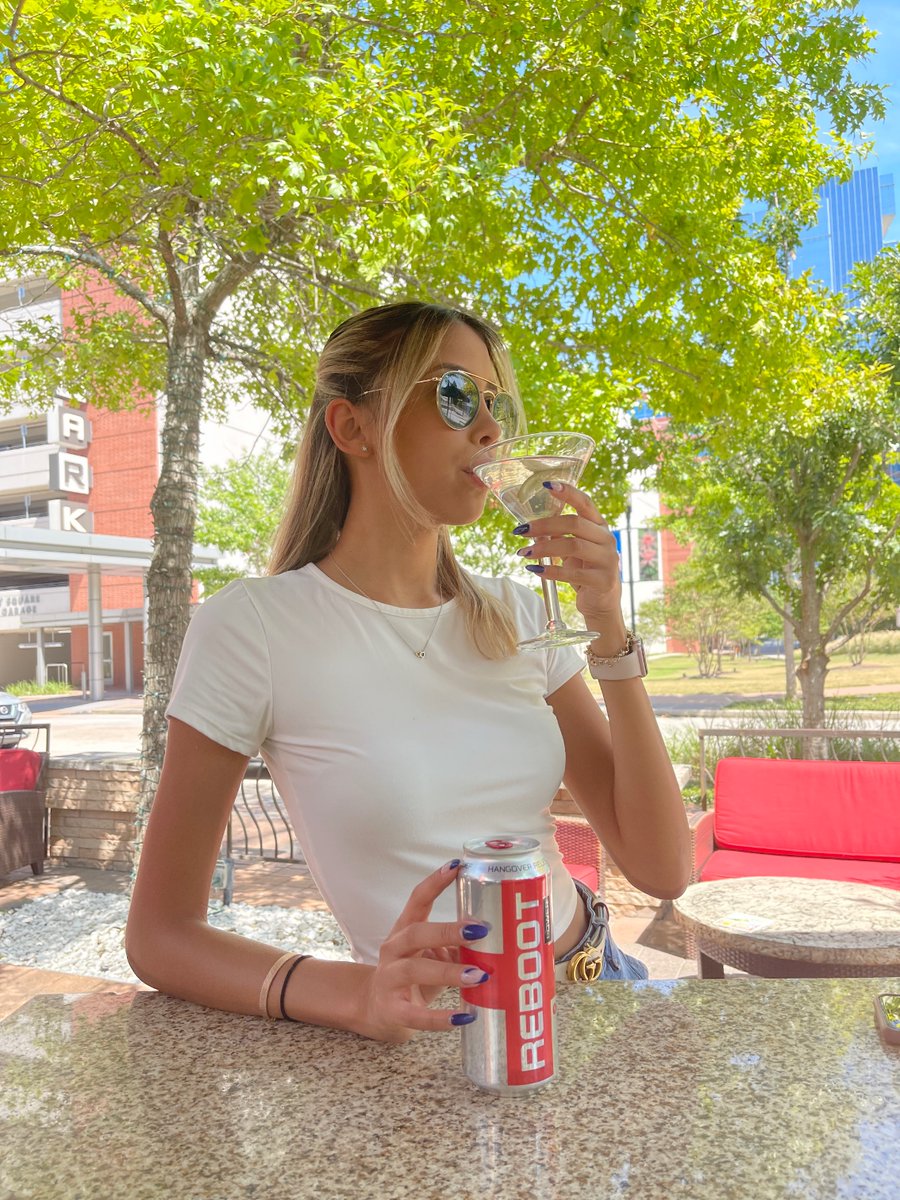 GetReboot's tweet photo. What do you drink when you're on vacation? https://t.co/MipABEVajD