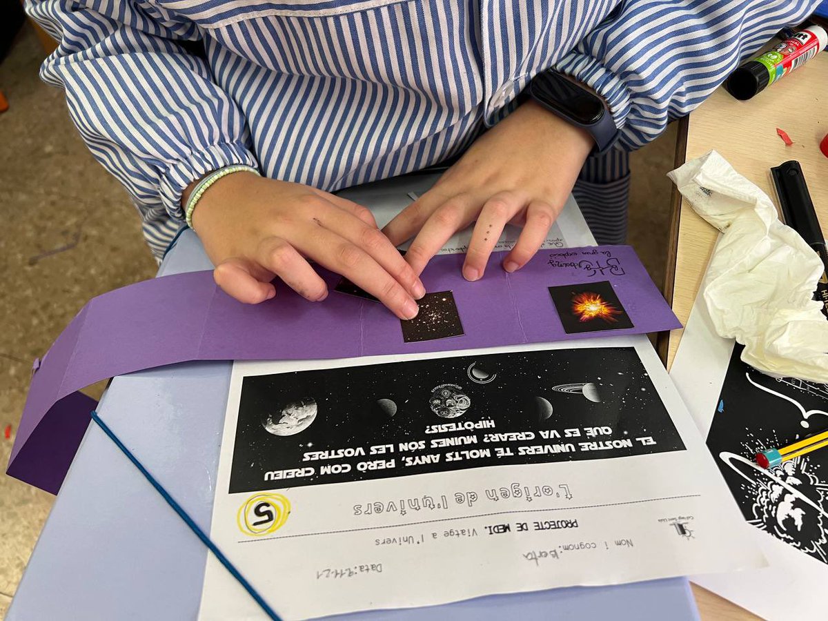 ColSantLluis's tweet photo. L'alumnat de #4tPRI, està començant el nou projecte de l'Univers, el qual es titula: comencem el viatge. 

Ara estan treballant el Big Bang elaborant una "línia de temps" que explicita les fases de creació de l'univers. 🪐

#ColSantLluís #SomElCanvi https://t.co/ZuDjDfTIFN