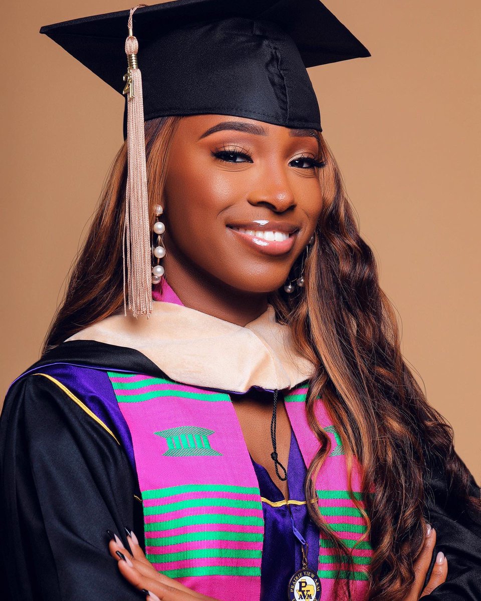 nayroux_'s tweet photo. Officially joining the hooded gang in a month! Jasmine Blackman, MBA 🎉 https://t.co/28GXsFpGYn
