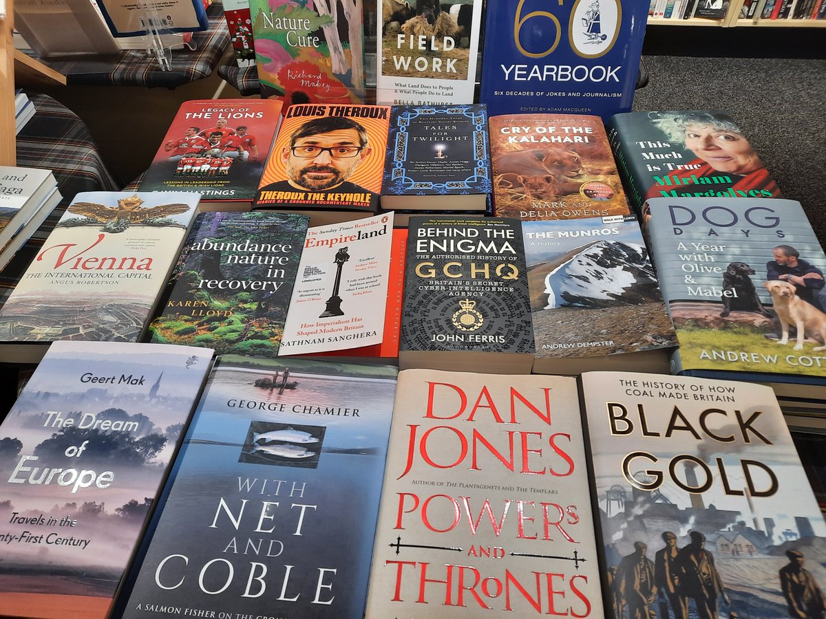 UllapoolB's tweet photo. And for all of you who love a #tabledisplay, here are a couple of photos from @UllapoolB to keep you going xx https://t.co/2fcipK2NbB