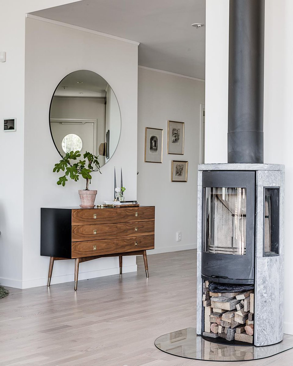 ConturaStoves's tweet photo. What does your home say about you?
#Scandi minimalist with a timeless edge is how we'd describe @vingainterior's home 🧡
#Contura #Cosyology #ecodesign #ecodesign2022 #cleanburn #homedecorinspo
#scandiinterior #forthehome #homecomforts #cosyaesthetic #homeinspo #moodle https://t.co/croS4nc36t