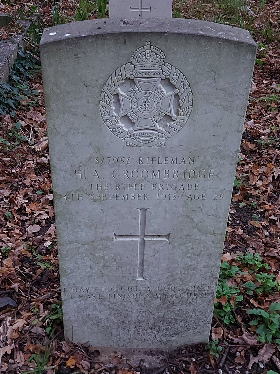 HCJonathanDrew's tweet photo. Armistice Day. Walk 2 around Carshalton.  #LestWeForget  @carshaltonviews @ElliotColburn @CWGC https://t.co/SEiDRPXnCg