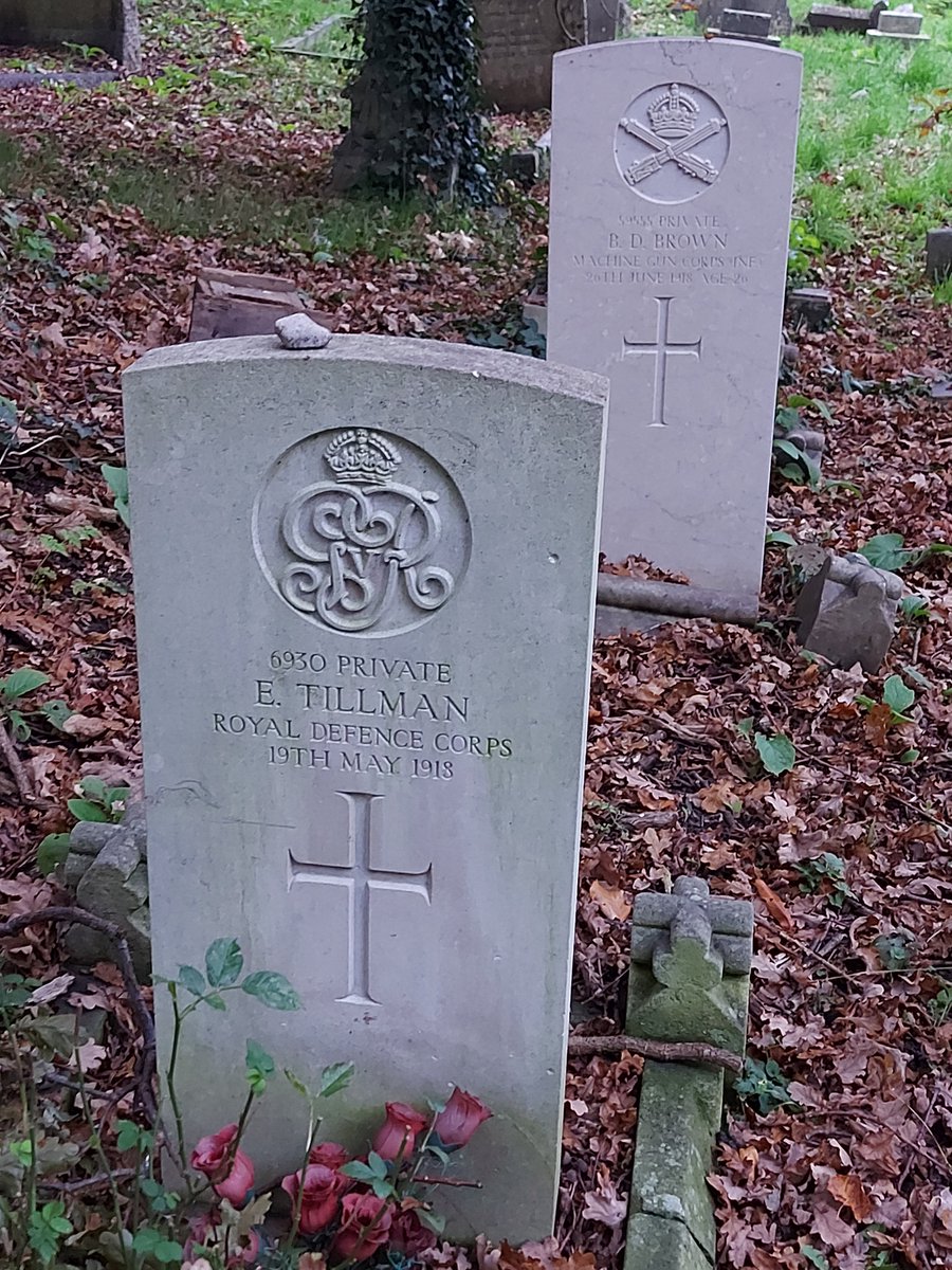 HCJonathanDrew's tweet photo. Armistice Day. Walk 2 around Carshalton.  #LestWeForget  @carshaltonviews @ElliotColburn @CWGC https://t.co/SEiDRPXnCg