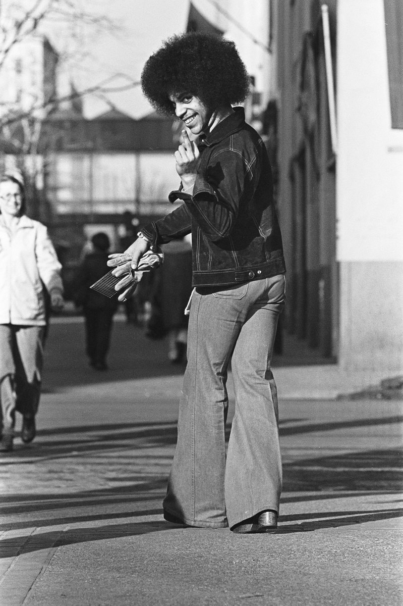 Glitterbox's tweet photo. Prince photographed by Robert Whitman in Minneapolis, 1977... https://t.co/G6hzPTD629