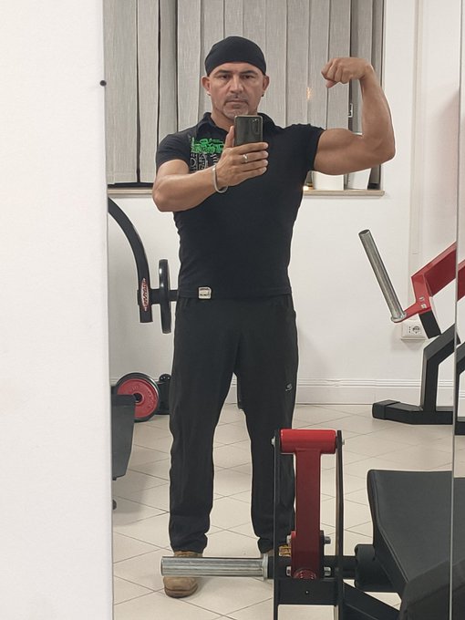 81 kg Braccio 38,5 cm https://t.co/0d1nGmj1rY<a href="/tag/goodmorning"class="tags"><span>#goodmorning</span></a><a href="/tag/naked"class="tags"><span>#naked</span></a><a href="/tag/macho"class="tags"><span>#macho</span></a><a href="/tag/bull"class="tags"><span>#bull</span></a>
