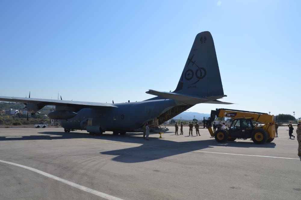 CJTF633's tweet photo. Working closely with Australia's Ambassador to Lebanon Ms Rebekah Grindlay @SafirAustralia, #YourADF JTF633 and Air Task Group 630 delivered donations via C-130J Hercules to Hamat Airbase for the Lebanese Armed Forces @LebarmyOfficial. JTF633 will continue to support #LAF efforts https://t.co/77FmIbdUw8