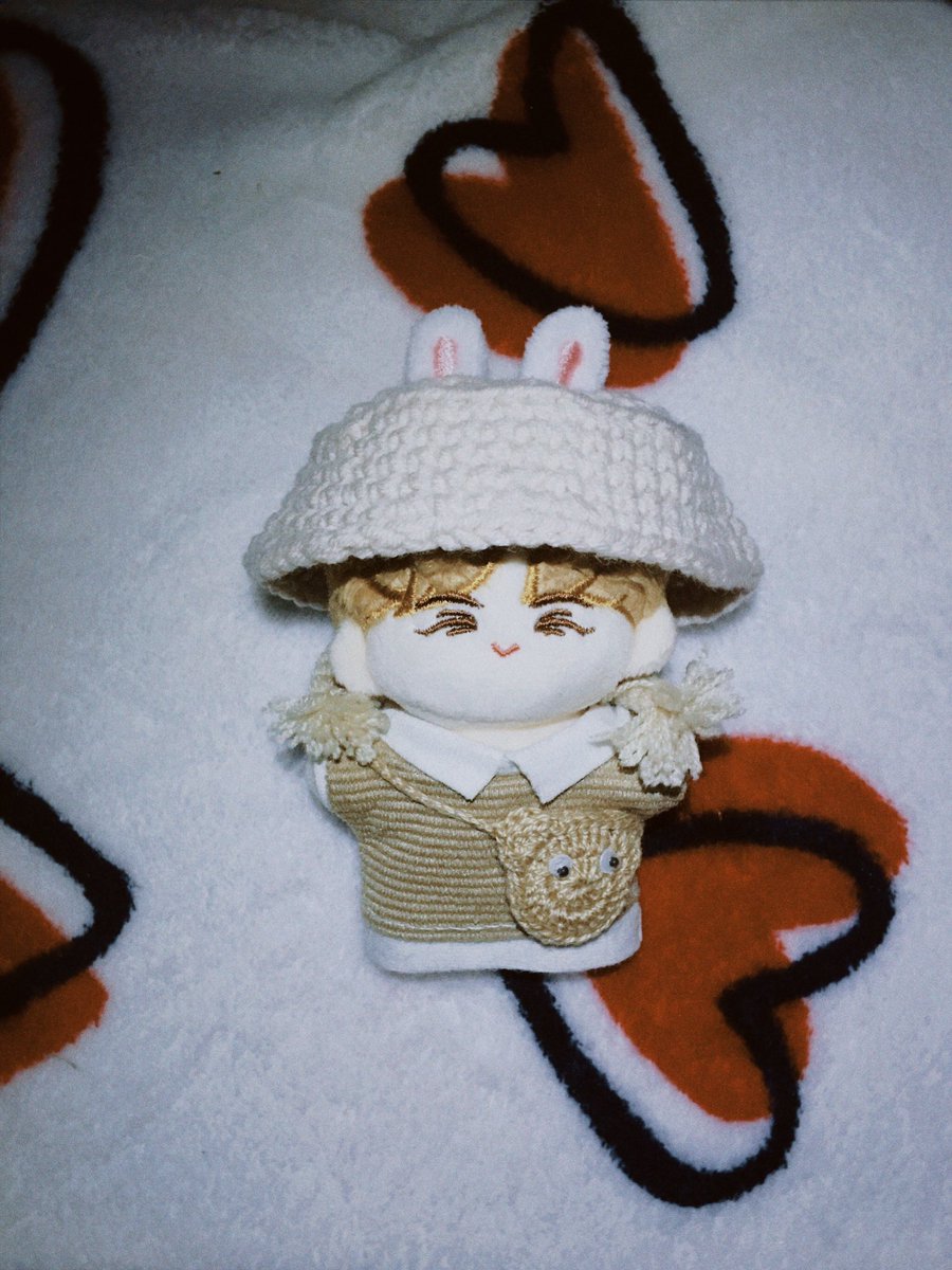 dreamygnani94's tweet photo. 📪 @icanknot_ 

💌first doll clothes I bought and it's so freaking cute🥰 thank you for being kind enough to accept my request and I really do appreciate the freebies🤍 look how pretty my scronchmyeon with this set😭 https://t.co/piqrLWKtag