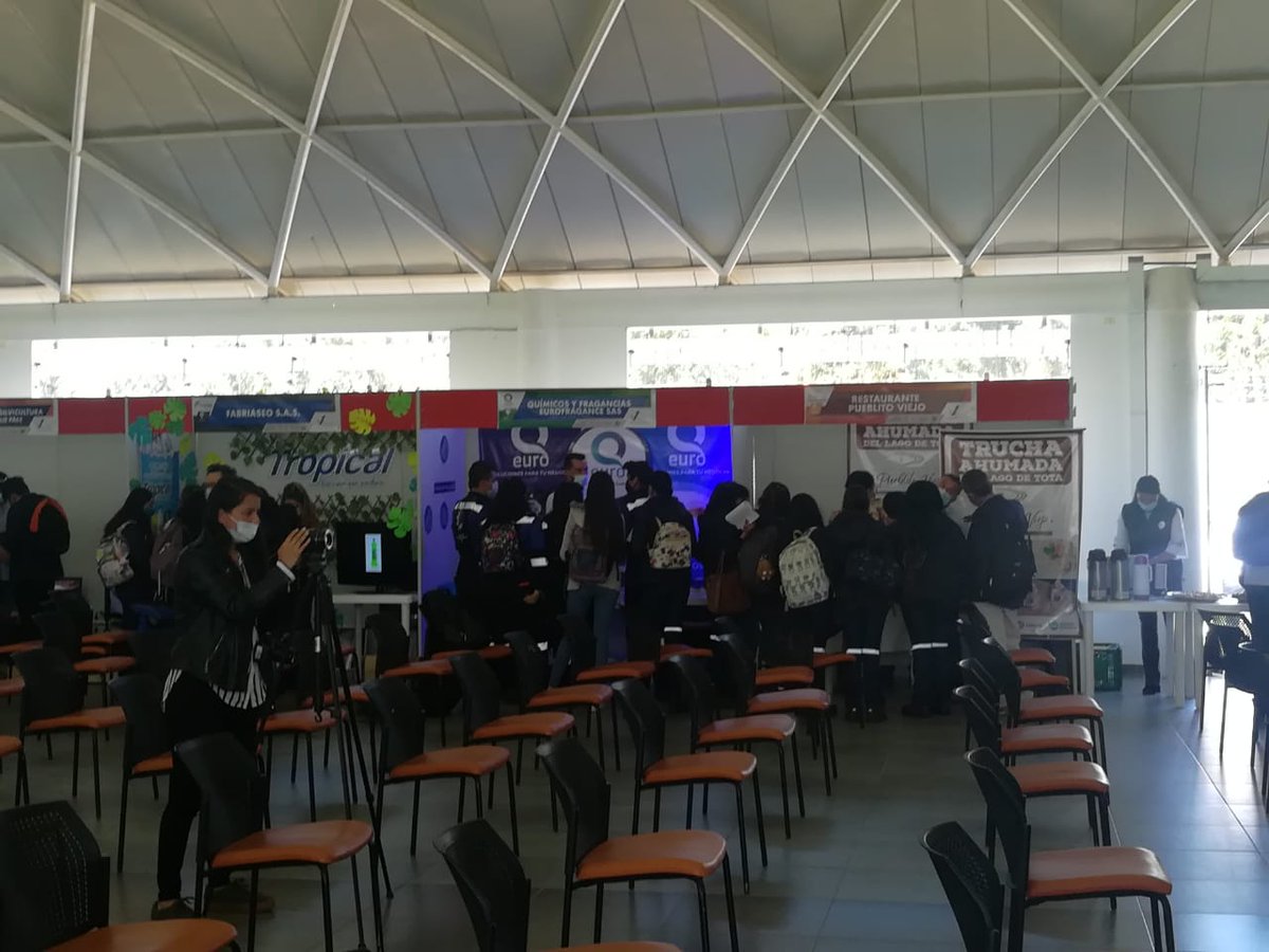 IGinnoa's tweet photo. #EnEsteMomento  | En el Sena Sogamoso están nuestros empresarios del Programa Váucher de Innovación, exponiendo los resultados del programa.
Allí encuentras Innovación, Conferencias y Danza. Acompáñanos y apoya a los empresarios de la Provincia Sugamuxi, así #BoyacáSeTransforma https://t.co/s4FKzlqUaa