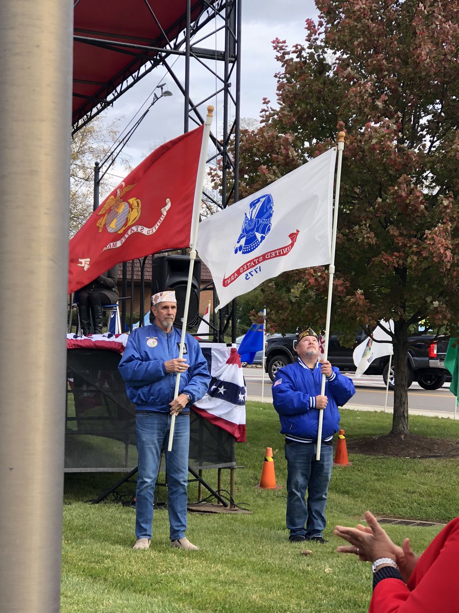 Robin Lightner tweet media