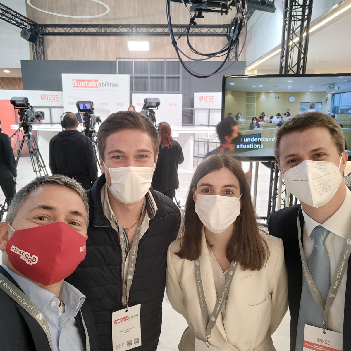 jalatasa's tweet photo. Un orgullo encontrarme con mis alumnos del MiM Program del @iesebschool en el #gariese21 https://t.co/LdLB5oL7il